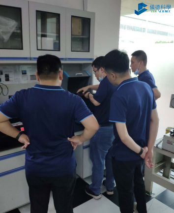 斯派克便攜式合金分析儀帶測試倉現(xiàn)場